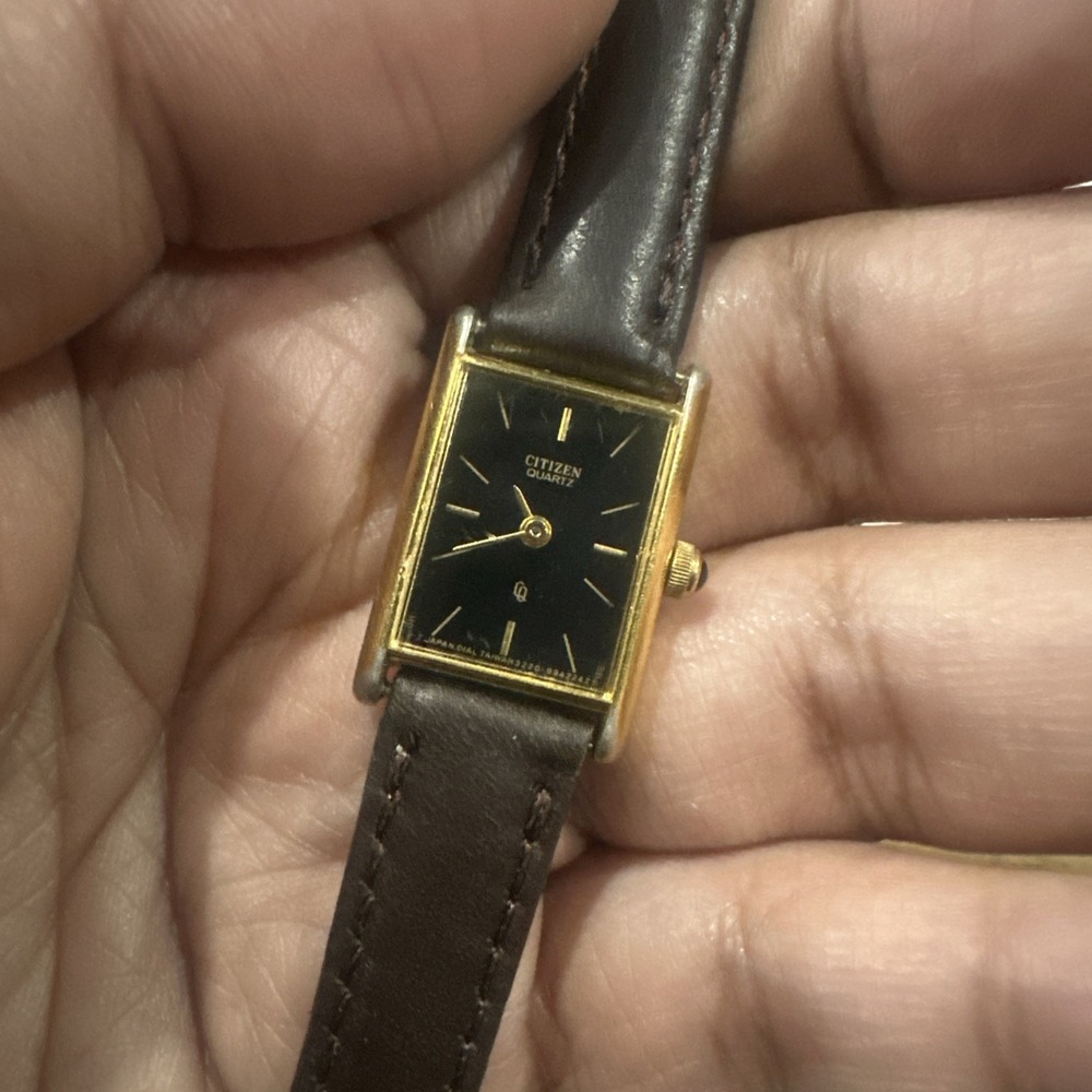 Vintage Working  Citizen Quartz Ladies Watch Black Dial Gold Tone 16.5mm Runs